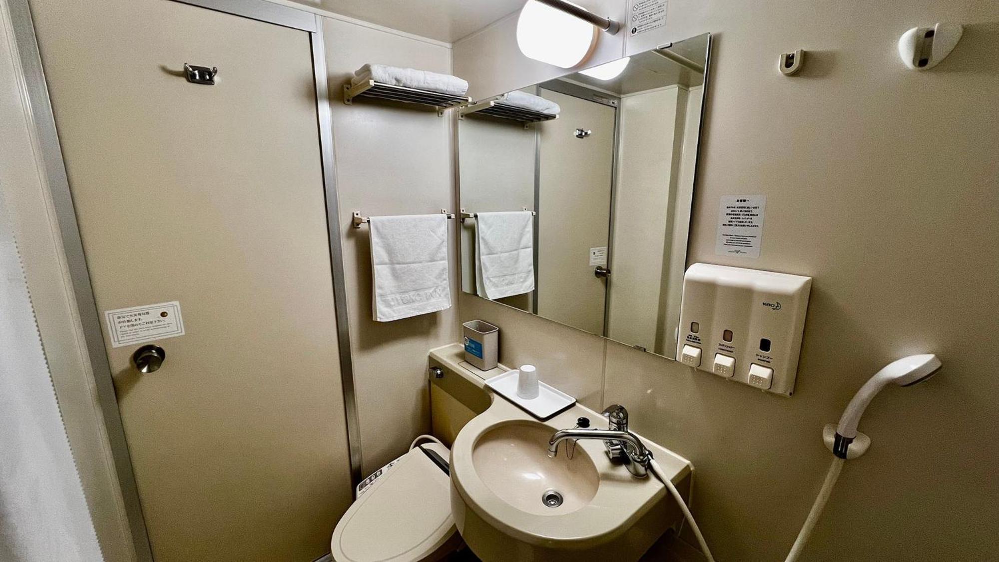 Toyoko Inn Shin-Yokohama Ekimae Honkan Exterior photo